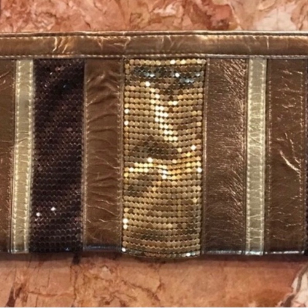 ANNE KLEIN GOLD LEATHER SANDALS AND GOLD BAG - Picture 11 of 15